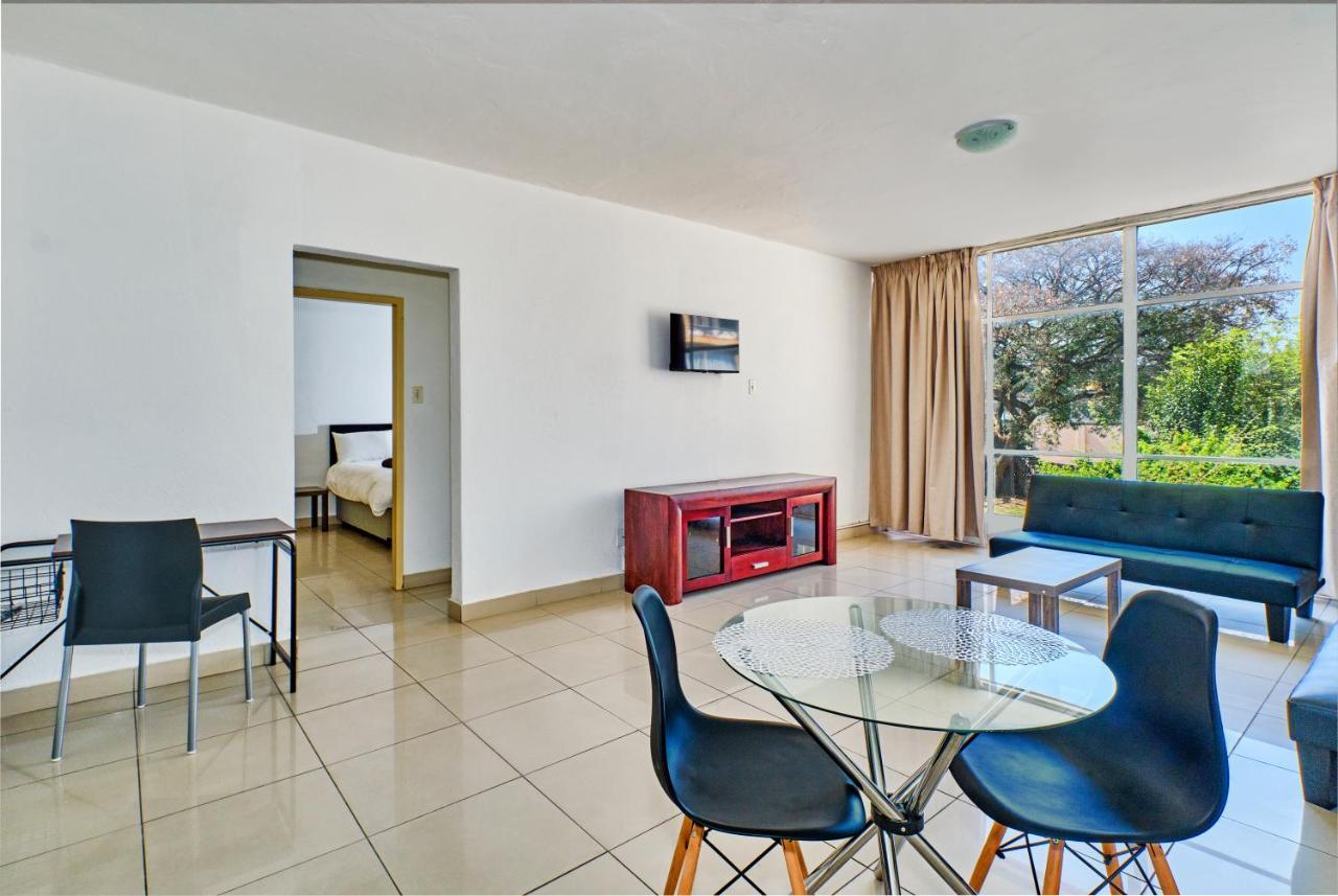 Inn & Out Sandton Park Johannesburg Ngoại thất bức ảnh